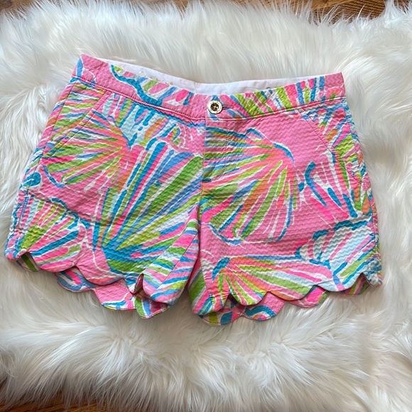 Lilly Pulitzer Scallop Buttercup Shorts in Pink Pout Shellabrate - Picture 3 of 7